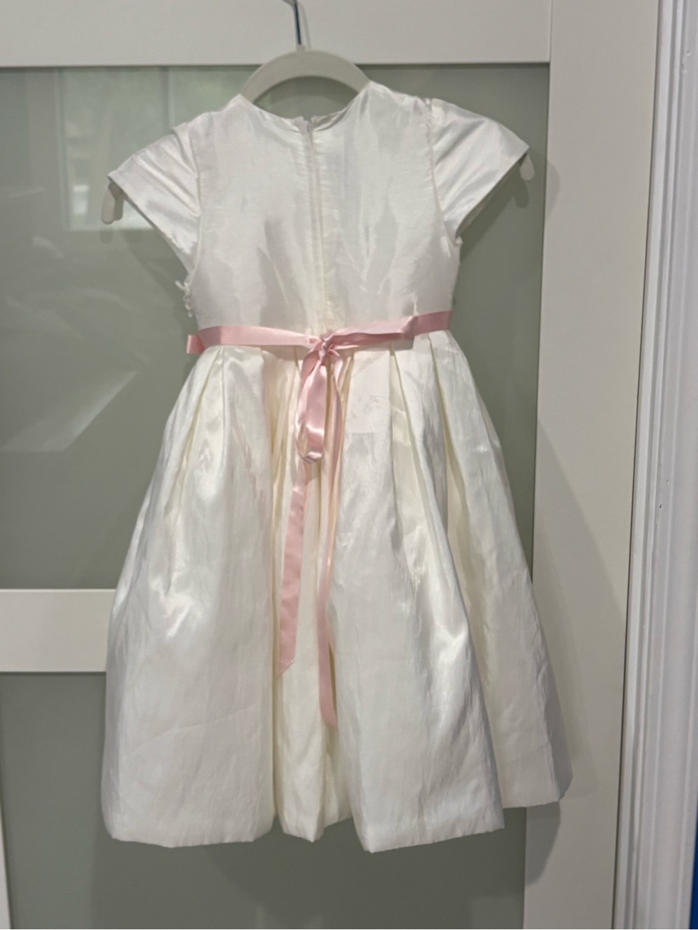 Joan Calabrese for Mon Cheri White Flower Girl Dress w/ Pink Bow Size 5T - Picture 3 of 10